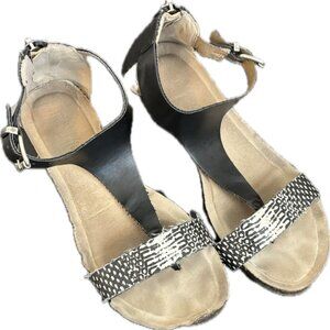 Kenneth Cole T-Ankle Strap Sandals
